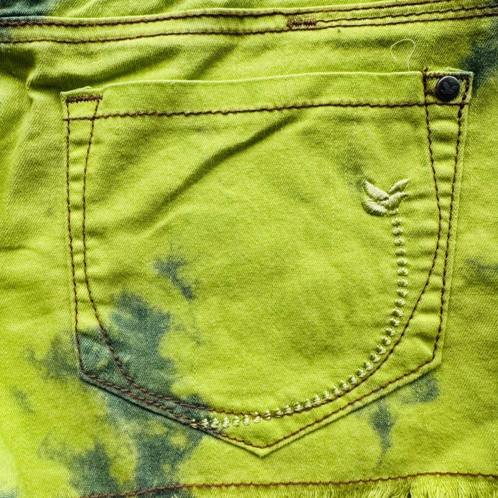 DREAM OUT LOUD BY SELENA GOMEZ Neon Green Tie Dye Frayed Denim Shorts Size 3 - Picture 4 of 7